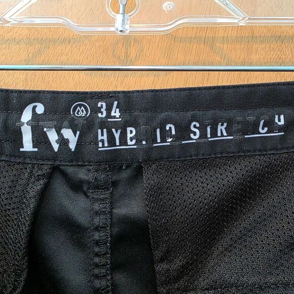 Black Athletic Knee-Length Shorts Mens 34 - Picture 3 of 3